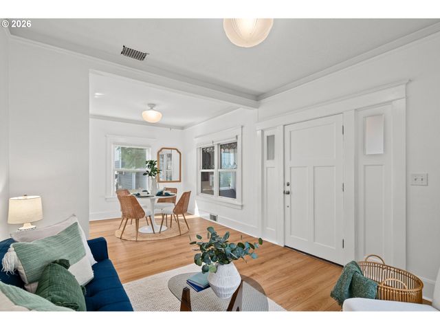 7754 Se MILWAUKIE Ave, Portland, OR 97202
