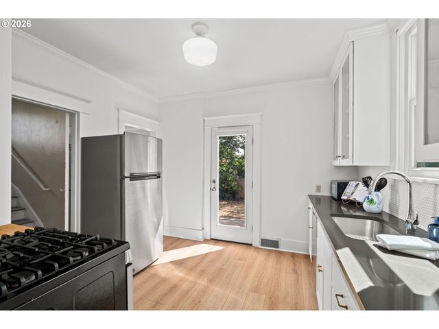7754 Se MILWAUKIE Ave, Portland, OR 97202