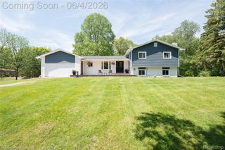 4225 N Tipsico Lake Road, Hartland Township, MI 48353