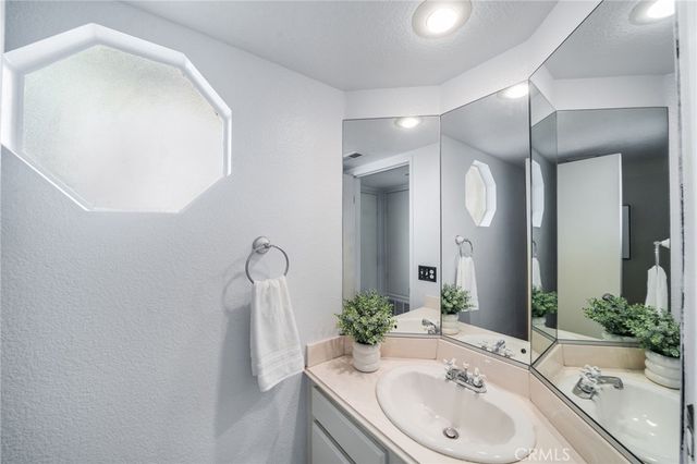10 Acorn, Aliso Viejo, CA 92656