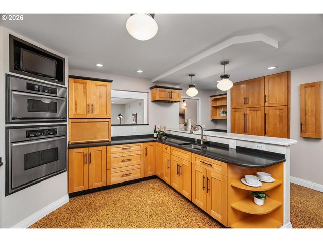 4803 Sw STONEBROOK Ct, Portland, OR 97239