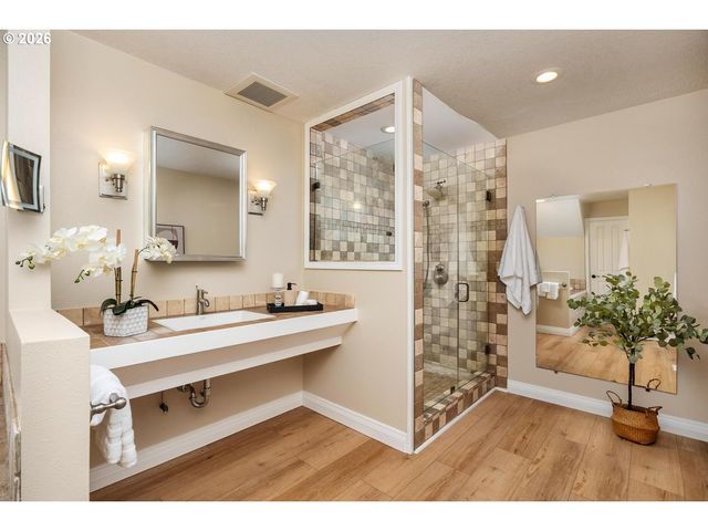 4803 Sw STONEBROOK Ct, Portland, OR 97239