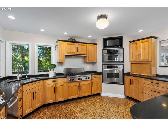 4803 Sw STONEBROOK Ct, Portland, OR 97239