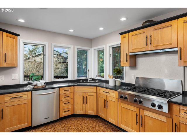 4803 Sw STONEBROOK Ct, Portland, OR 97239