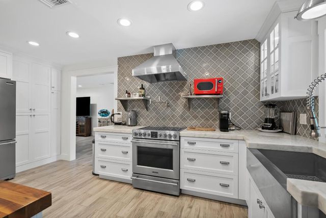 3 Mandalay Road, Sewalls Point, FL 34996