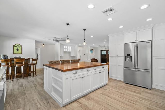 3 Mandalay Road, Sewalls Point, FL 34996