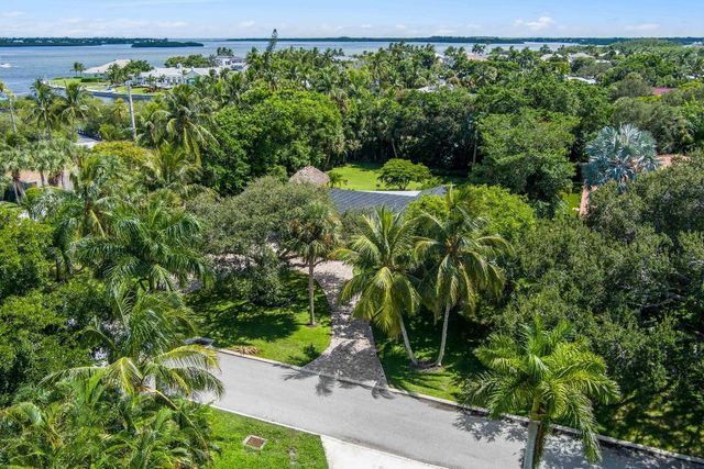 3 Mandalay Road, Sewalls Point, FL 34996