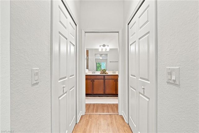 9832 Venezia CIR 1025, Naples, FL 34113