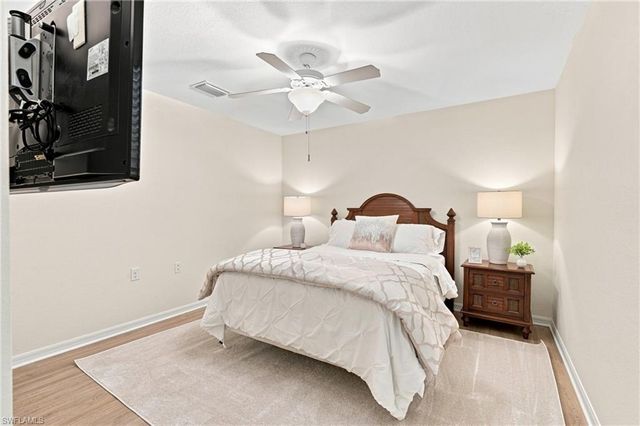 9832 Venezia CIR 1025, Naples, FL 34113