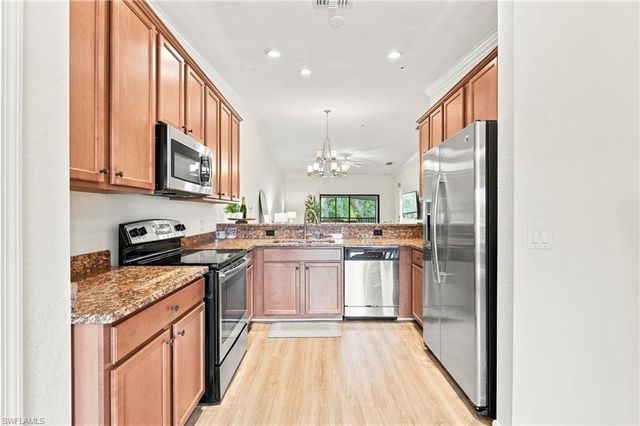 9832 Venezia CIR 1025, Naples, FL 34113