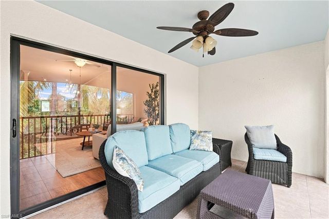 9832 Venezia CIR 1025, Naples, FL 34113