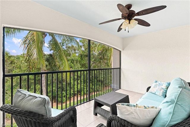 9832 Venezia CIR 1025, Naples, FL 34113