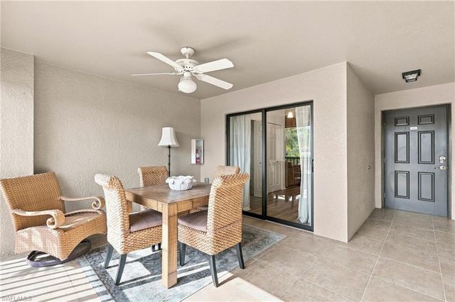 9832 Venezia CIR 1025, Naples, FL 34113