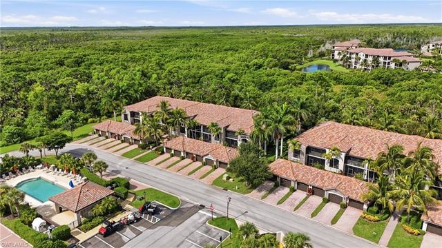9832 Venezia CIR 1025, Naples, FL 34113