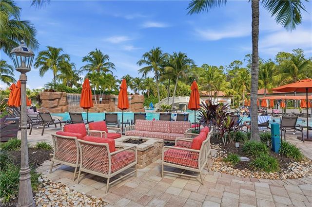 9832 Venezia CIR 1025, Naples, FL 34113