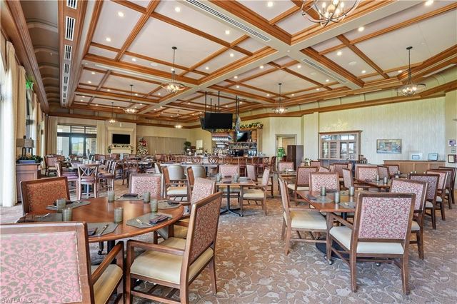 9832 Venezia CIR 1025, Naples, FL 34113