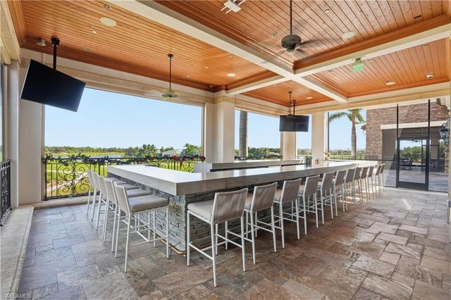 9832 Venezia CIR 1025, Naples, FL 34113