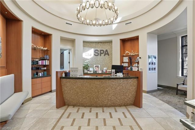 9832 Venezia CIR 1025, Naples, FL 34113