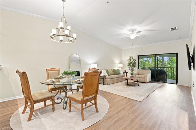 9832 Venezia CIR 1025, Naples, FL 34113