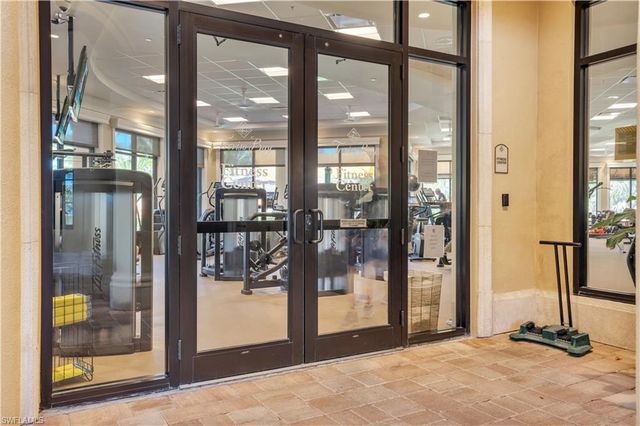 9832 Venezia CIR 1025, Naples, FL 34113