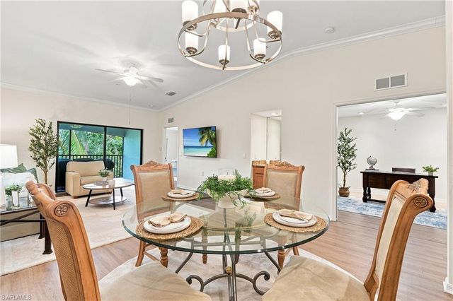 9832 Venezia CIR 1025, Naples, FL 34113