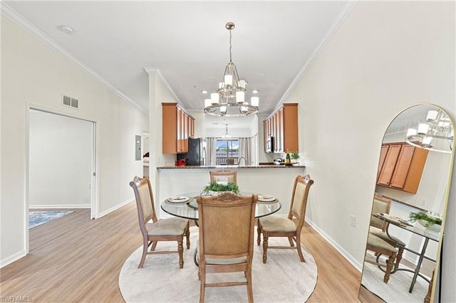 9832 Venezia CIR 1025, Naples, FL 34113