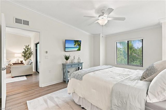 9832 Venezia CIR 1025, Naples, FL 34113