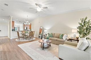 9832 Venezia CIR 1025, Naples, FL 34113