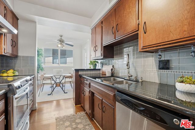 1242 S Barrington Avenue 205, Los Angeles, CA 90025