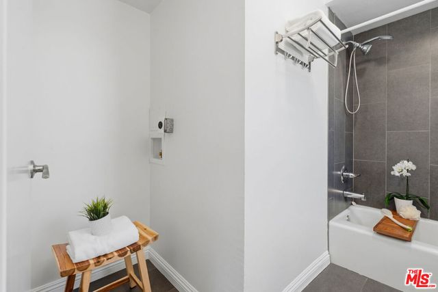 1242 S Barrington Avenue 205, Los Angeles, CA 90025