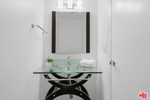 1242 S Barrington Avenue 205, Los Angeles, CA 90025