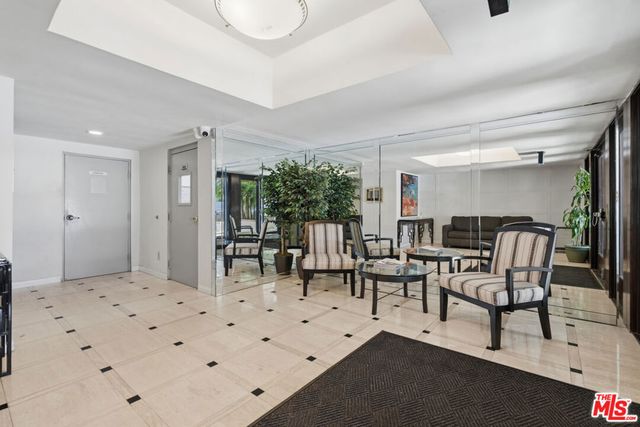 1242 S Barrington Avenue 205, Los Angeles, CA 90025