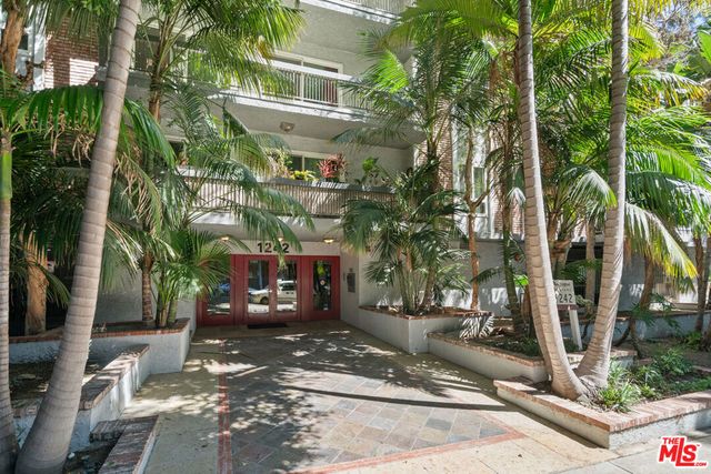 1242 S Barrington Avenue 205, Los Angeles, CA 90025