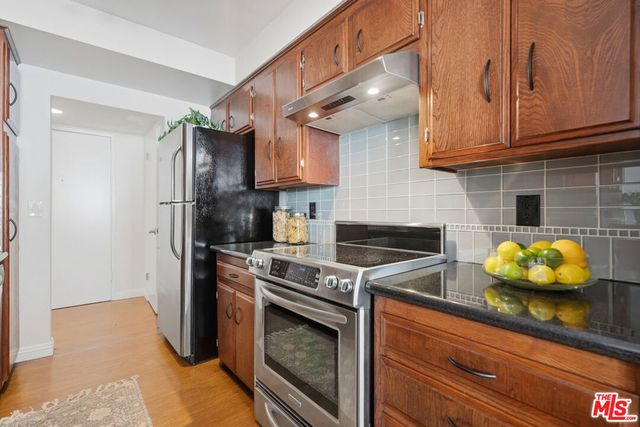 1242 S Barrington Avenue 205, Los Angeles, CA 90025