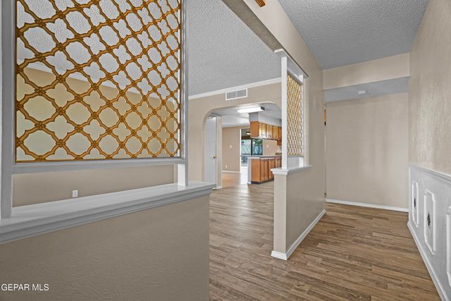 1300 SUNBURST Drive, El Paso, TX 79925