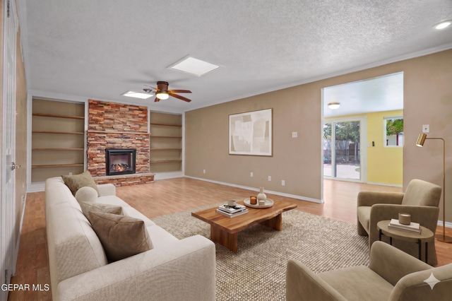 1300 SUNBURST Drive, El Paso, TX 79925