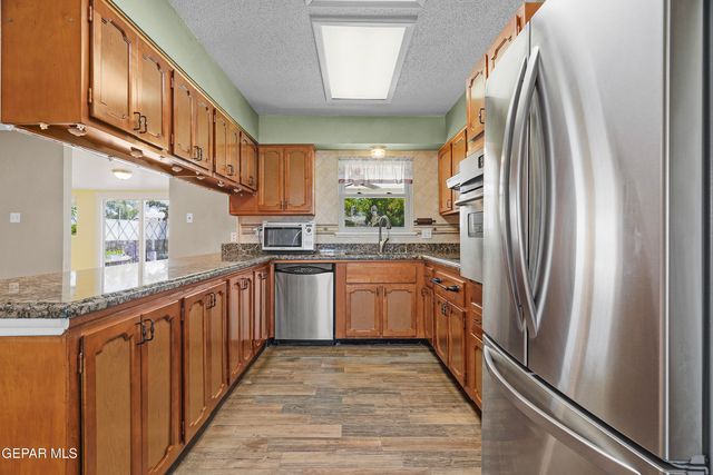 1300 SUNBURST Drive, El Paso, TX 79925