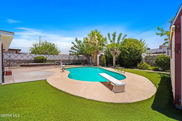 1300 SUNBURST Drive, El Paso, TX 79925