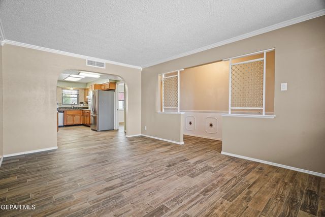 1300 SUNBURST Drive, El Paso, TX 79925