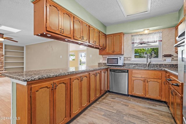 1300 SUNBURST Drive, El Paso, TX 79925