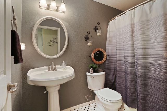 747 Foxfire Dr, Manteca, CA 95337