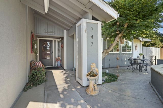 747 Foxfire Dr, Manteca, CA 95337