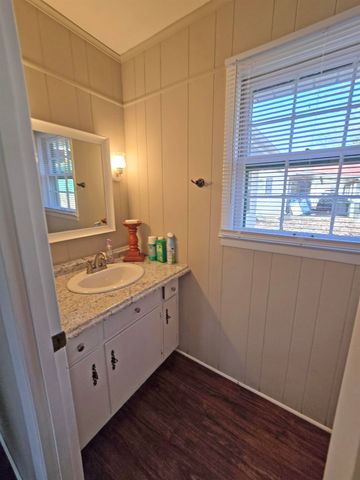 418 LOST CREEK BOAT DOCK RD, Decaturville, TN 38329