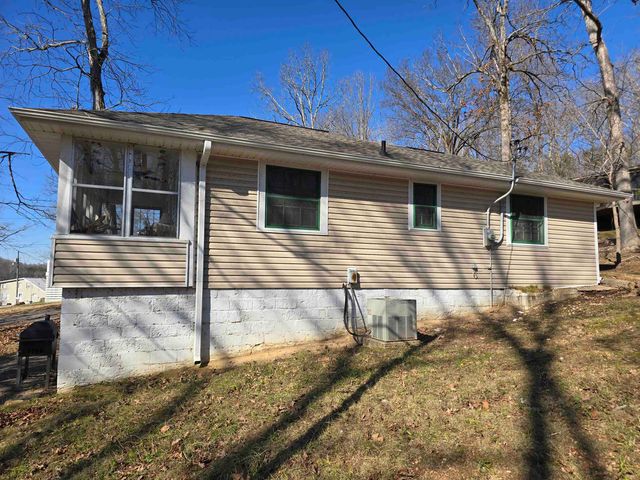 418 LOST CREEK BOAT DOCK RD, Decaturville, TN 38329