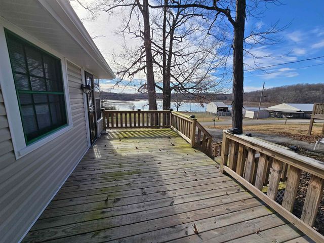 418 LOST CREEK BOAT DOCK RD, Decaturville, TN 38329