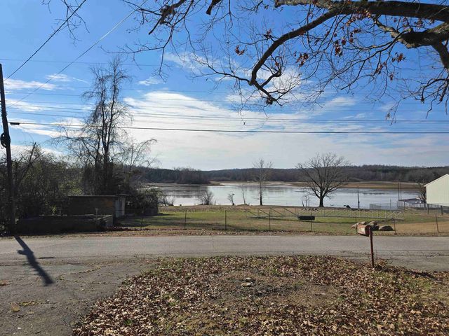 418 LOST CREEK BOAT DOCK RD, Decaturville, TN 38329