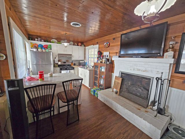 418 LOST CREEK BOAT DOCK RD, Decaturville, TN 38329