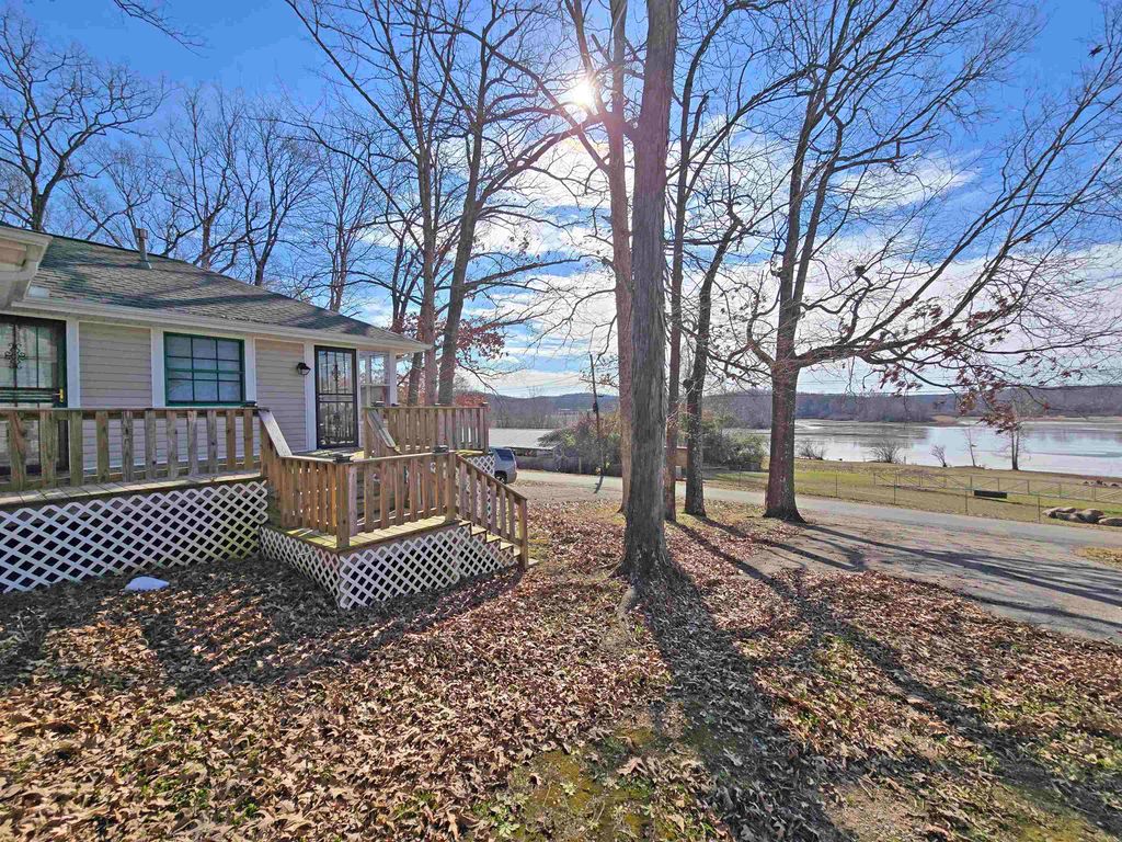 418 LOST CREEK BOAT DOCK RD, Decaturville, TN 38329