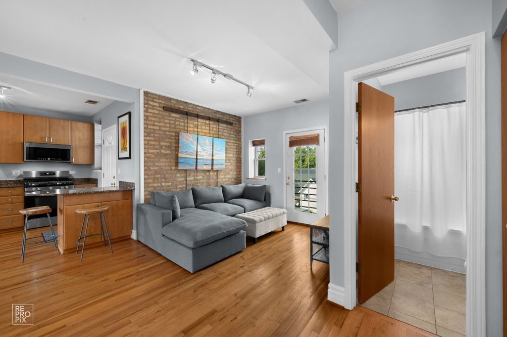 2546 W George Street 3, Chicago, IL 60618 — photo 2