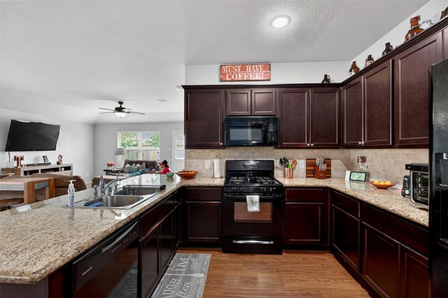 19 Rodeo Bend Drive, Manvel, TX 77578